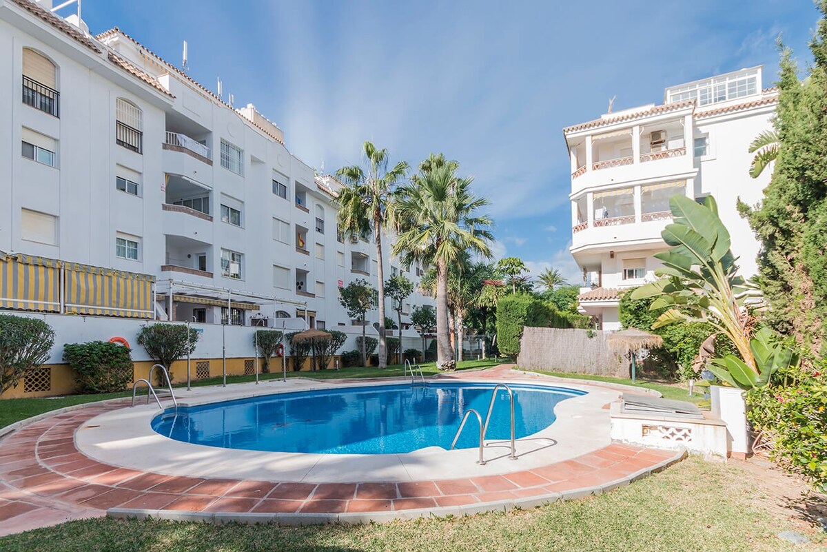 Lovely 2 Bedroom Apartment w/ large garden + pools