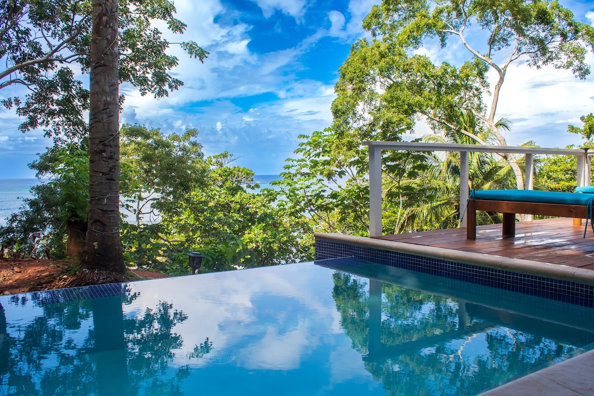 Casa Amaroo Villa with pool at Luna Beach