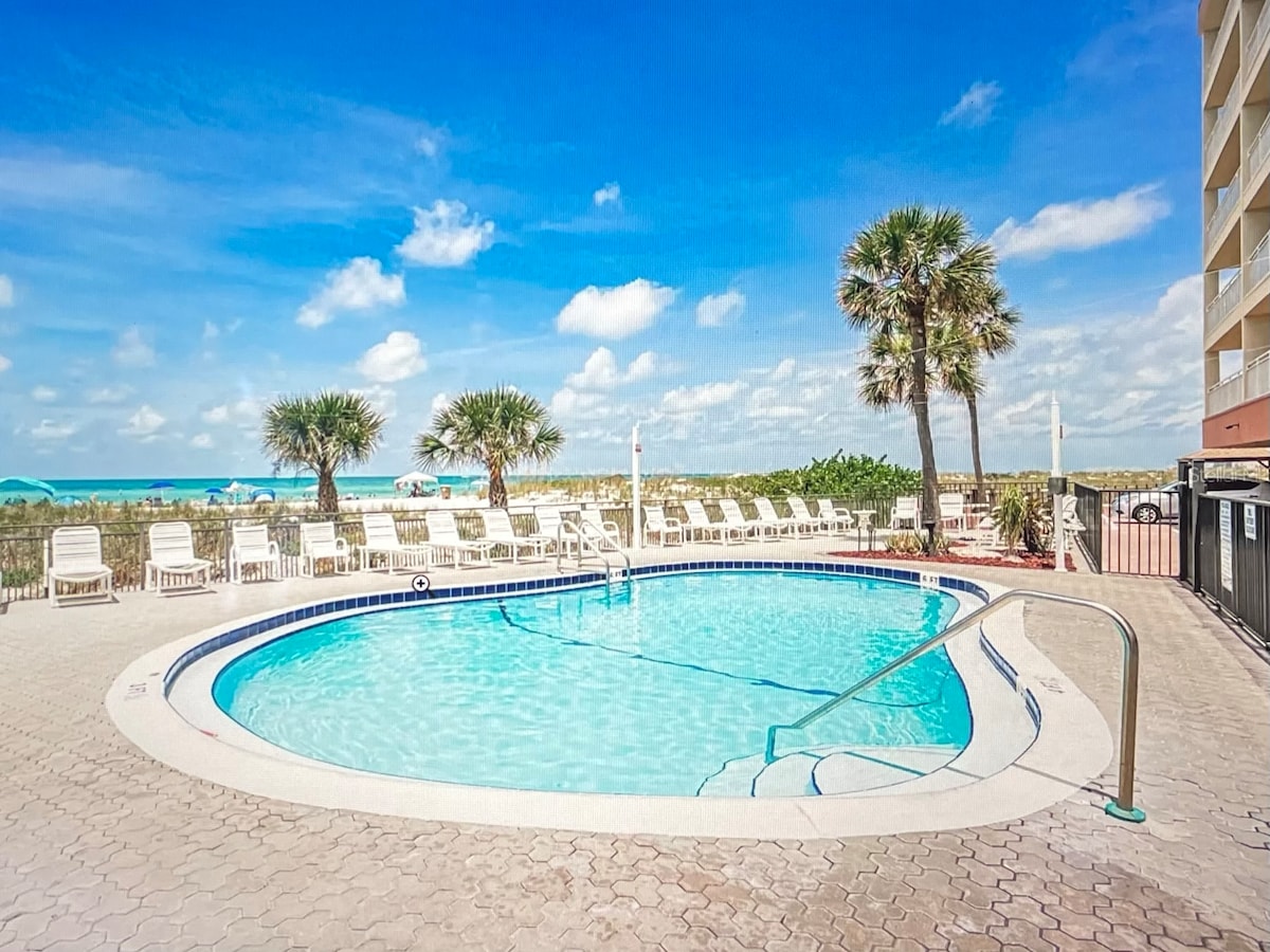 Beachfront | King Bed | Heated Pool | Renovated