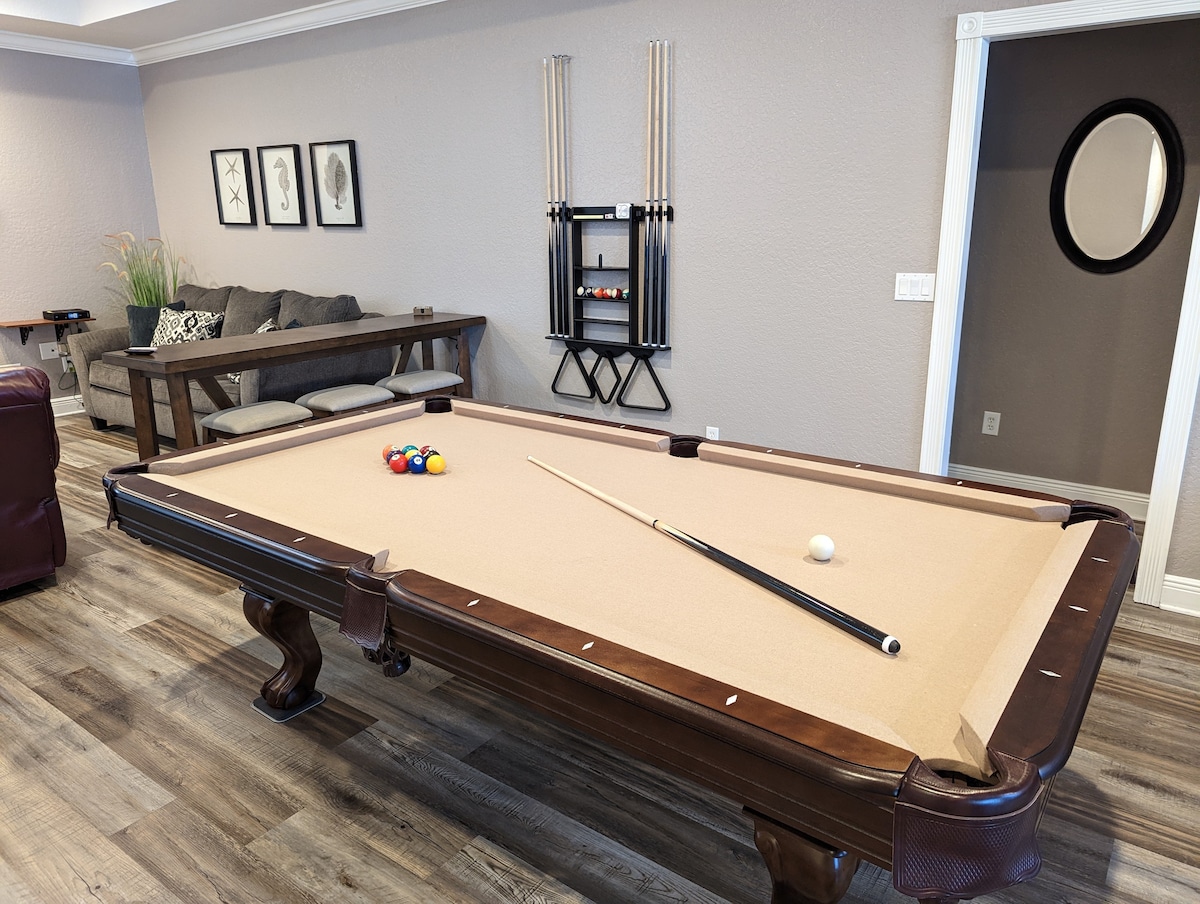 Henley House 3/2 close to beach with pool table