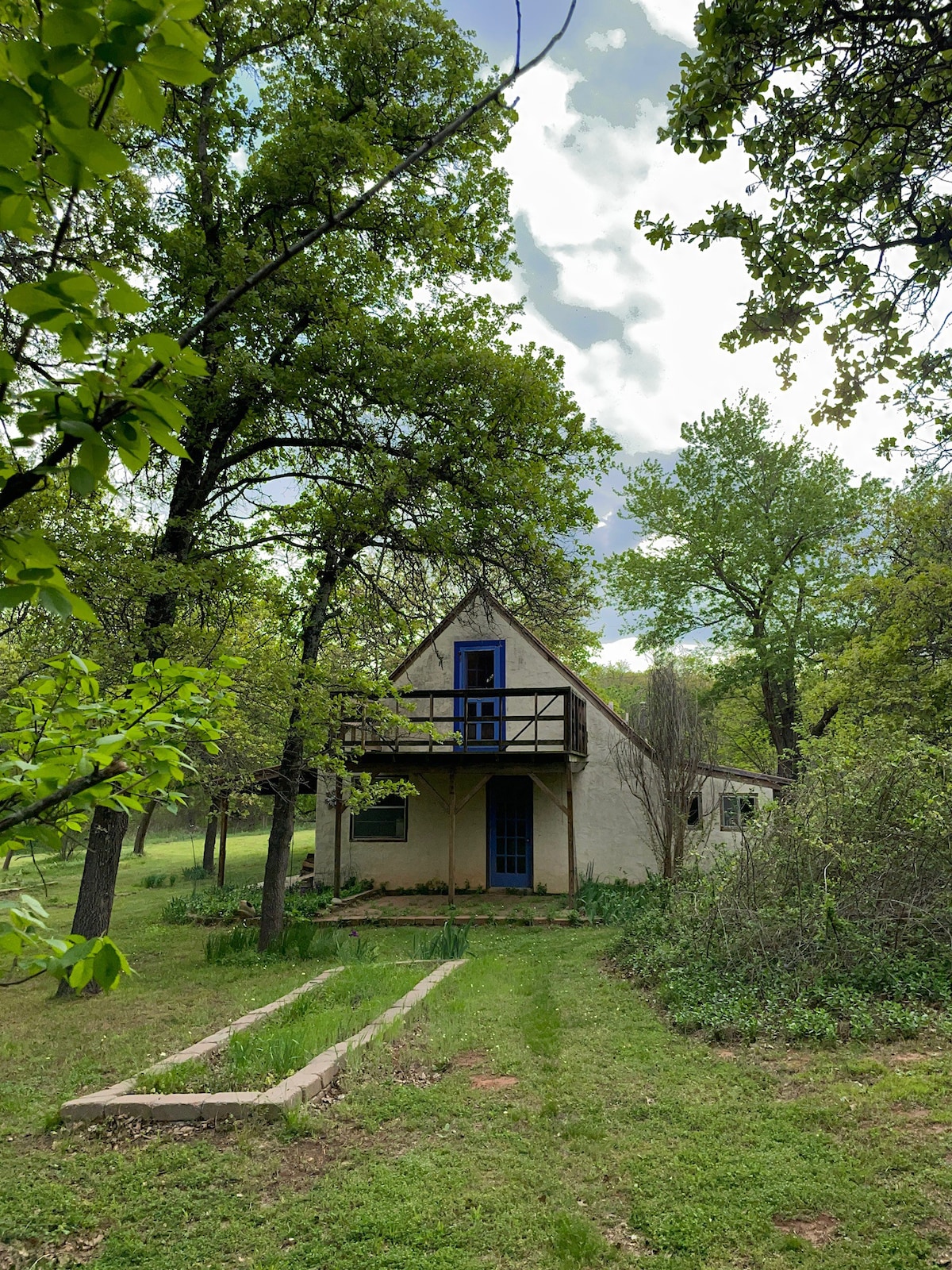 Rustic & Cozy Home on 9 acres of Forest