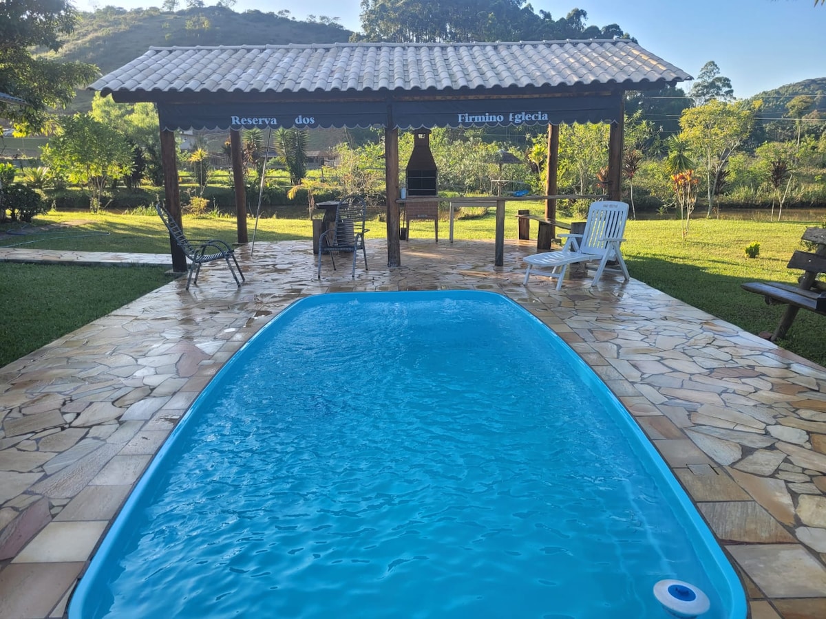 Casa de campo com piscina e lago 15 Min UFV-Viçosa