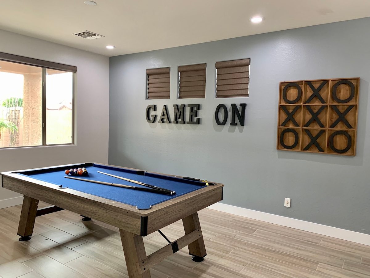 Relax at the Lazy Cactus Getaway, Pool & Game Room
