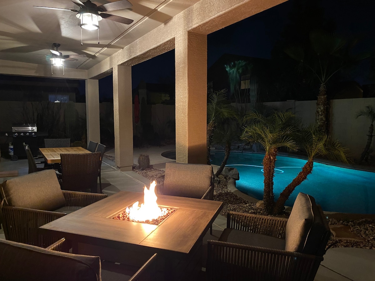 Relax at the Lazy Cactus Getaway, Pool & Game Room