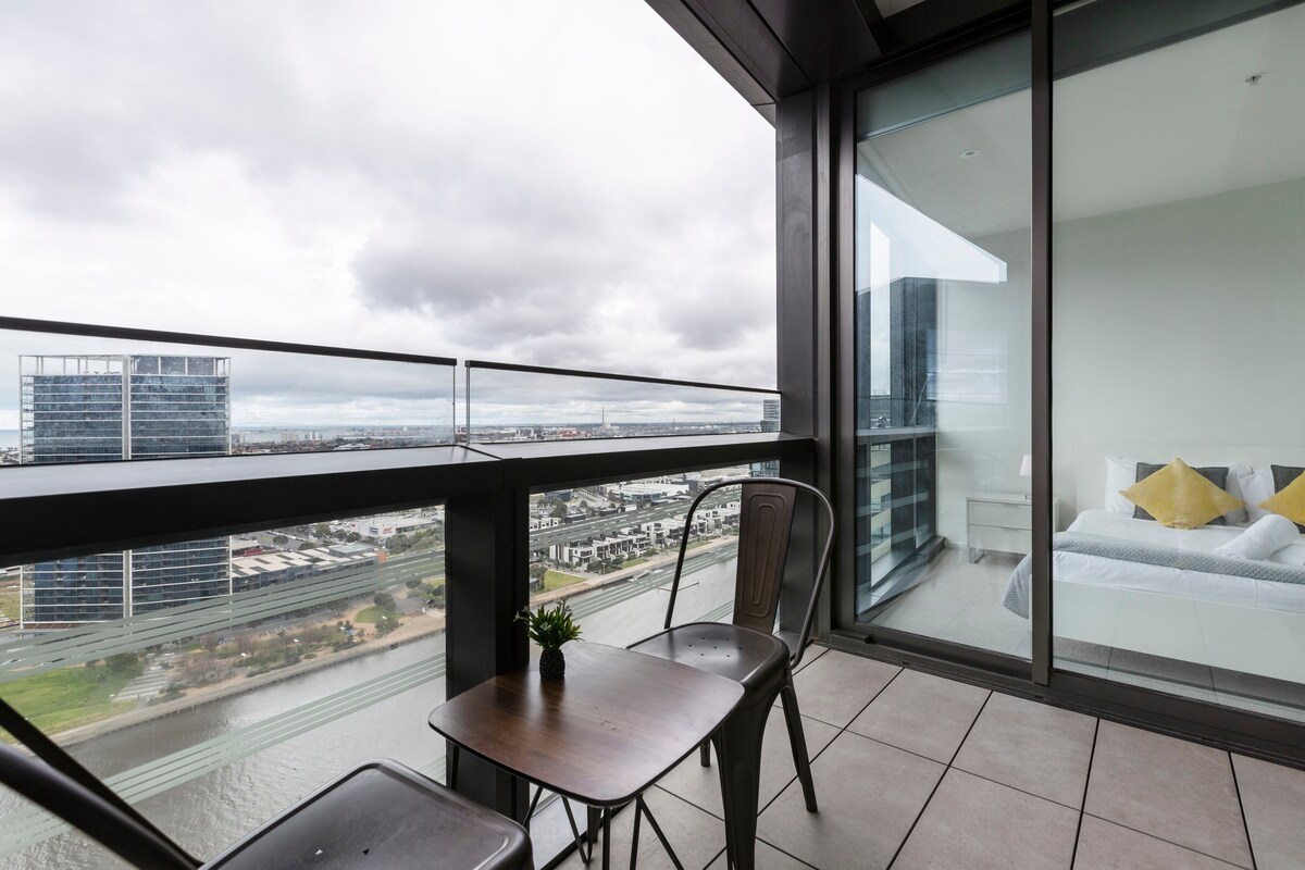 KULA Waterfront 1BR Apartment Docklands