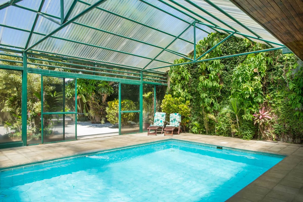 4BR Casa Peces Santa Ana, Indoor Pool & Sauna!