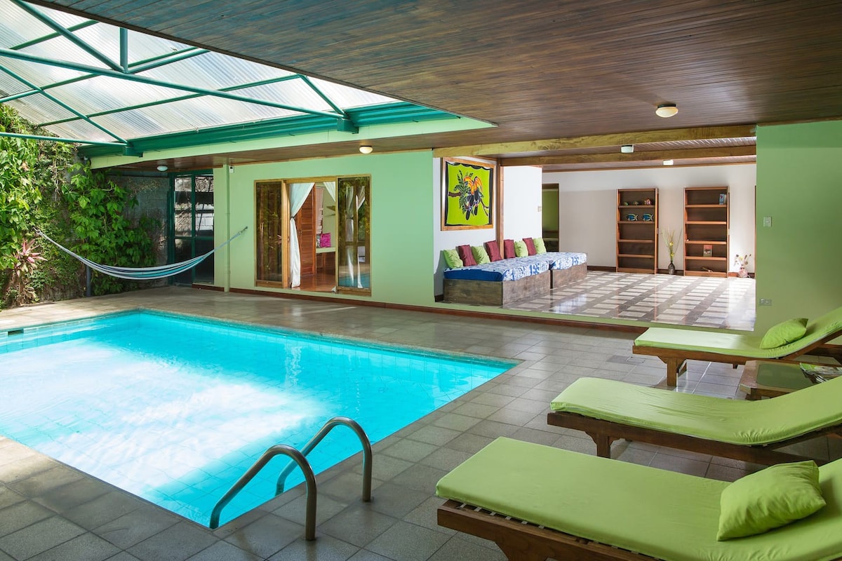 4BR Casa Peces Santa Ana, Indoor Pool & Sauna!