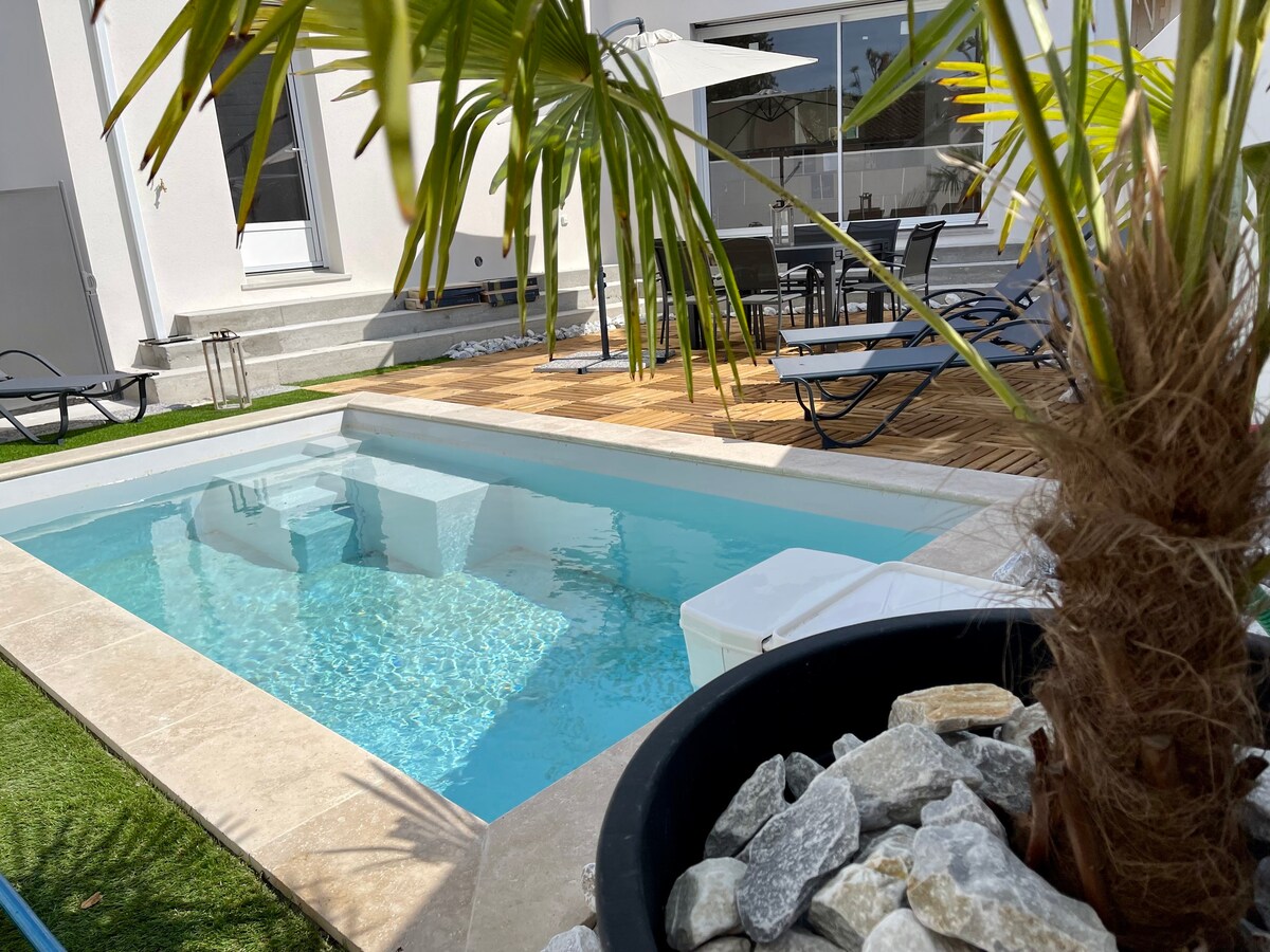 RONCE LES BAINS maison piscine Villa de la Coubre