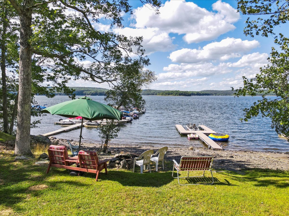 Wallenpaupack - Lake Front 3 Bedroom 2 Bath House