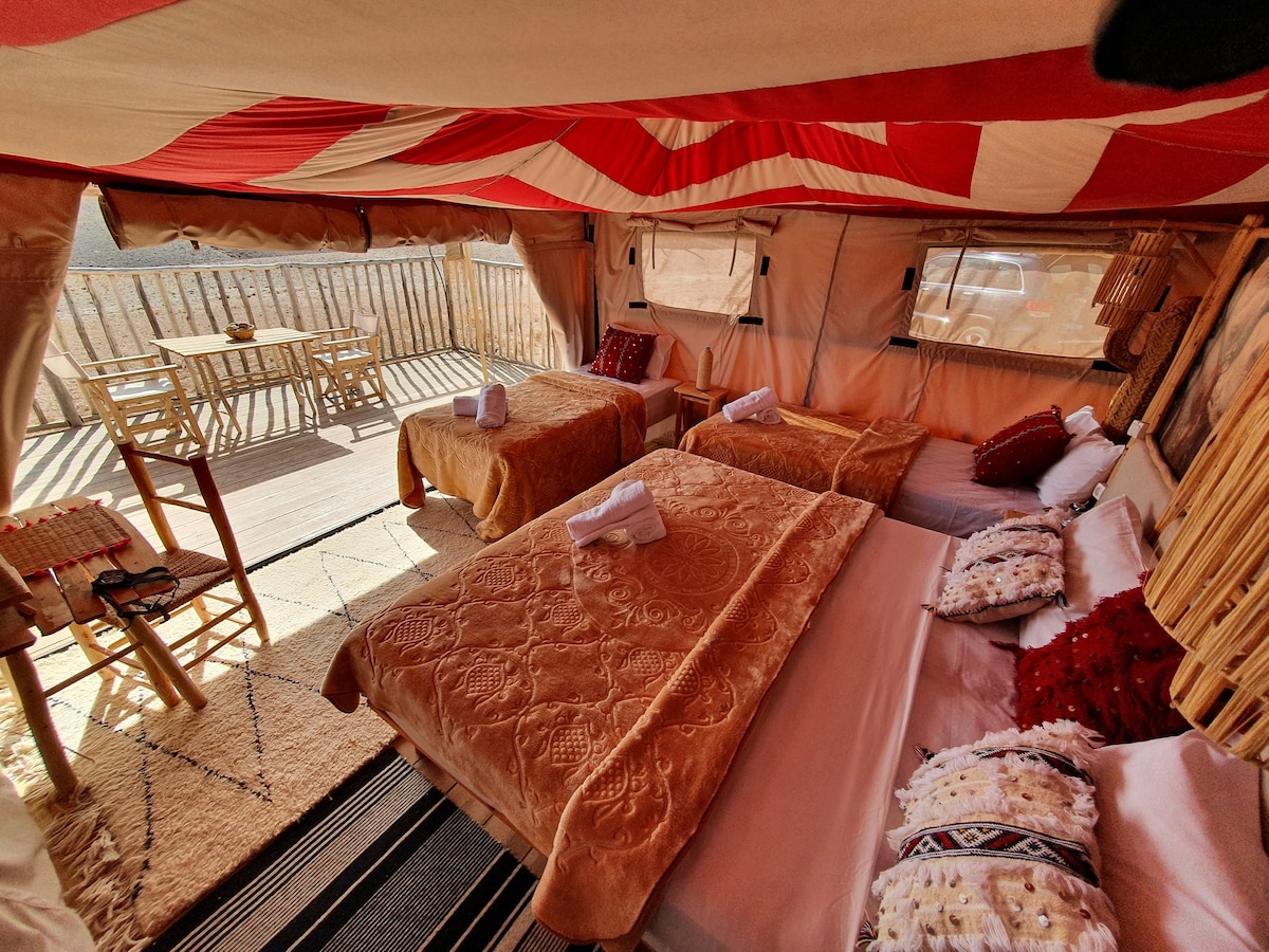 Nkhila Lodge的四人观星帐篷