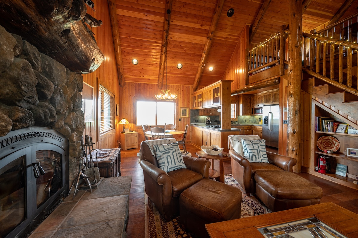 拉森山木屋（ Mt. Lassen Log Cabin ） -私人小径和水域！