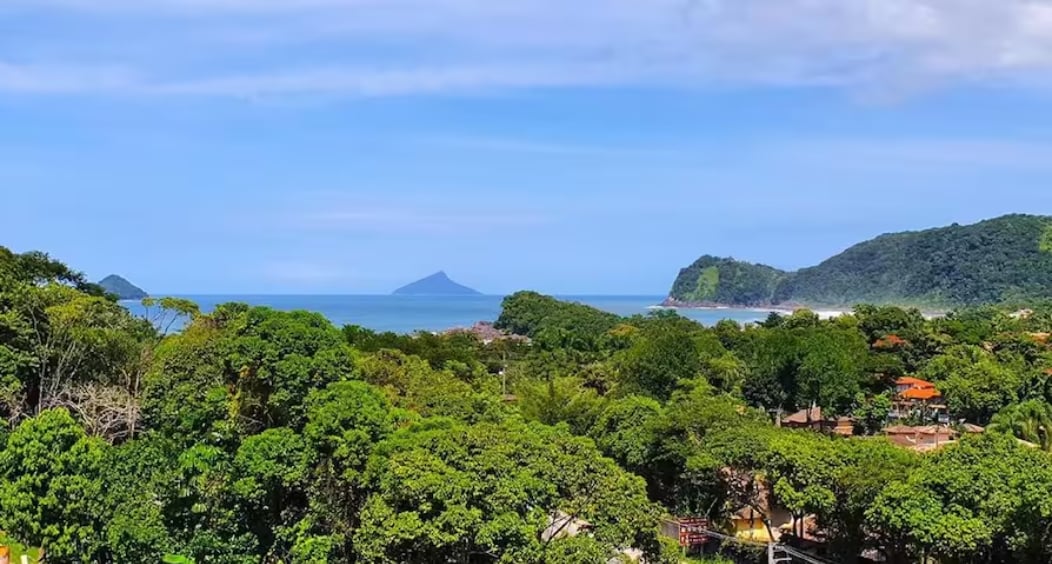 Vista Mágica na praia de Camburizinho A