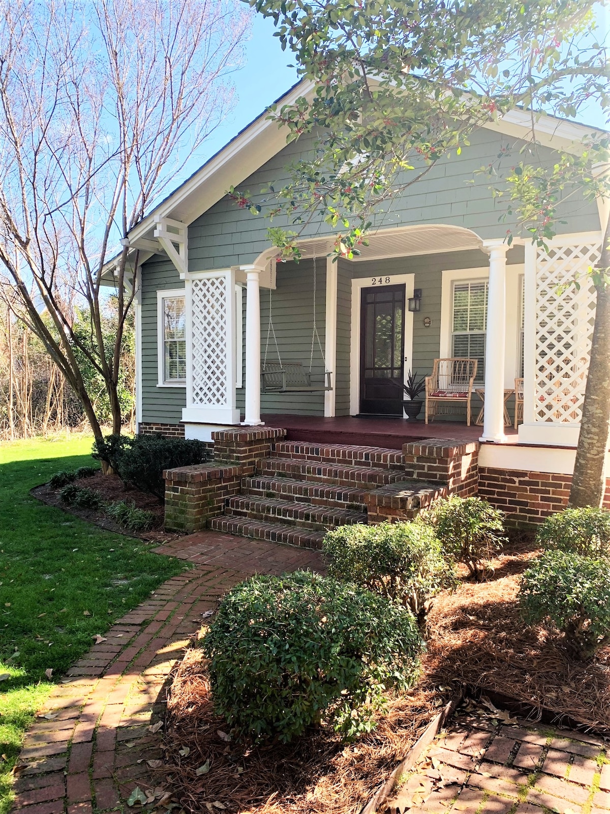 Evergreen Cottage Downtown Aiken (3 bed/3 bath)