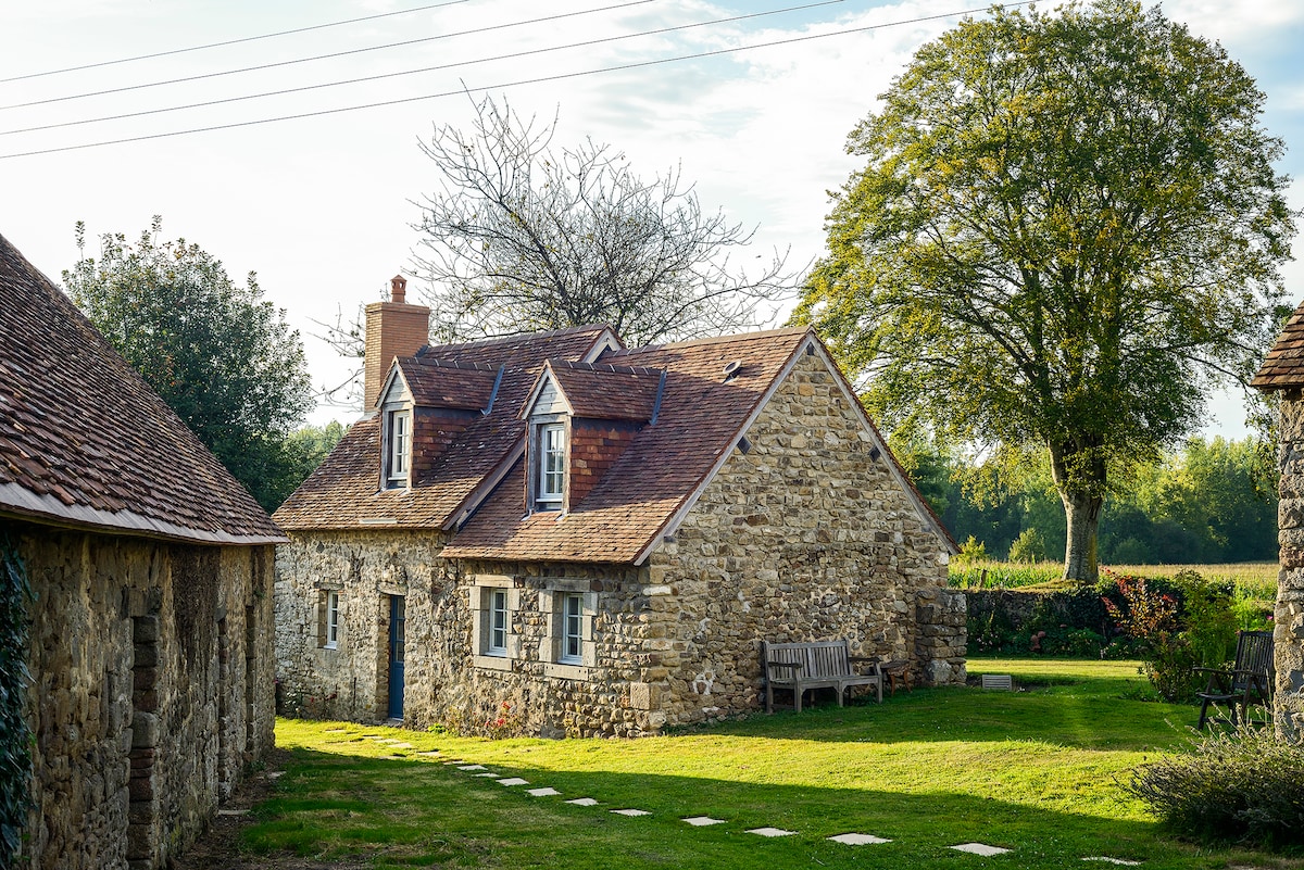 La Tuilerie Rose Cottage