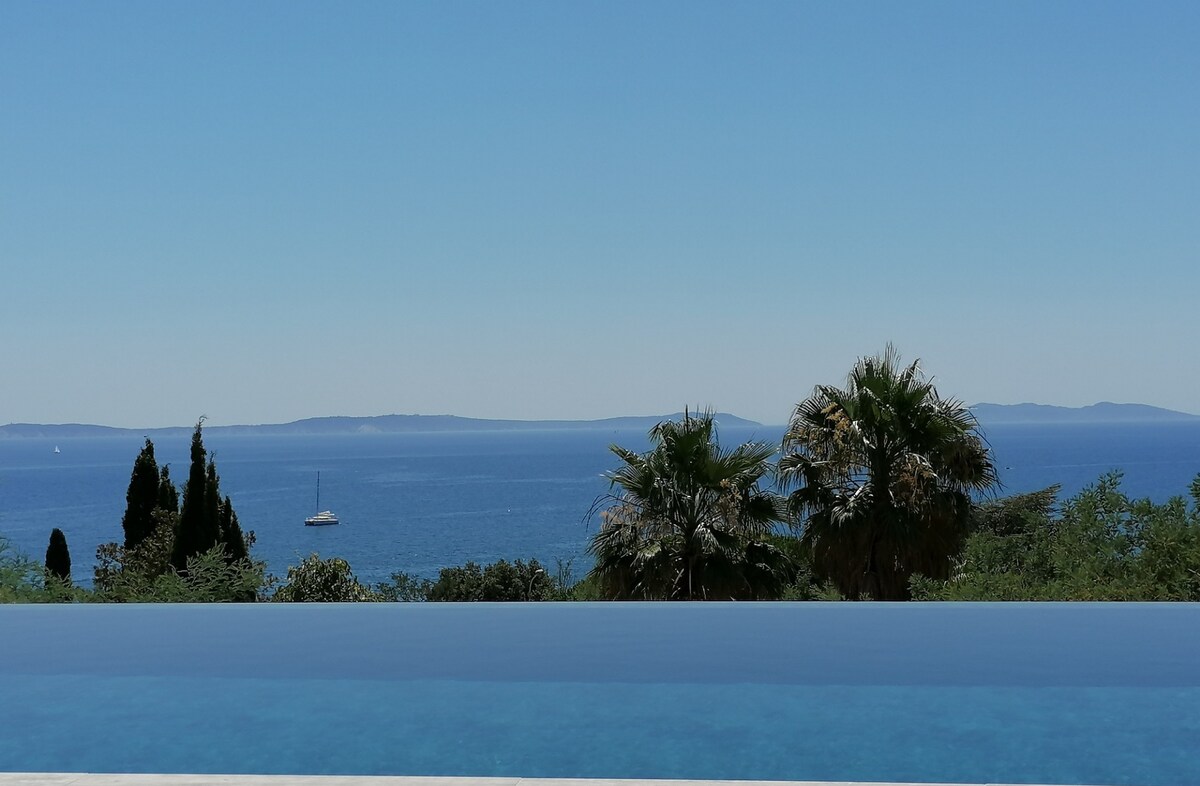 Luxueuse villa contemporaine très proche de la mer