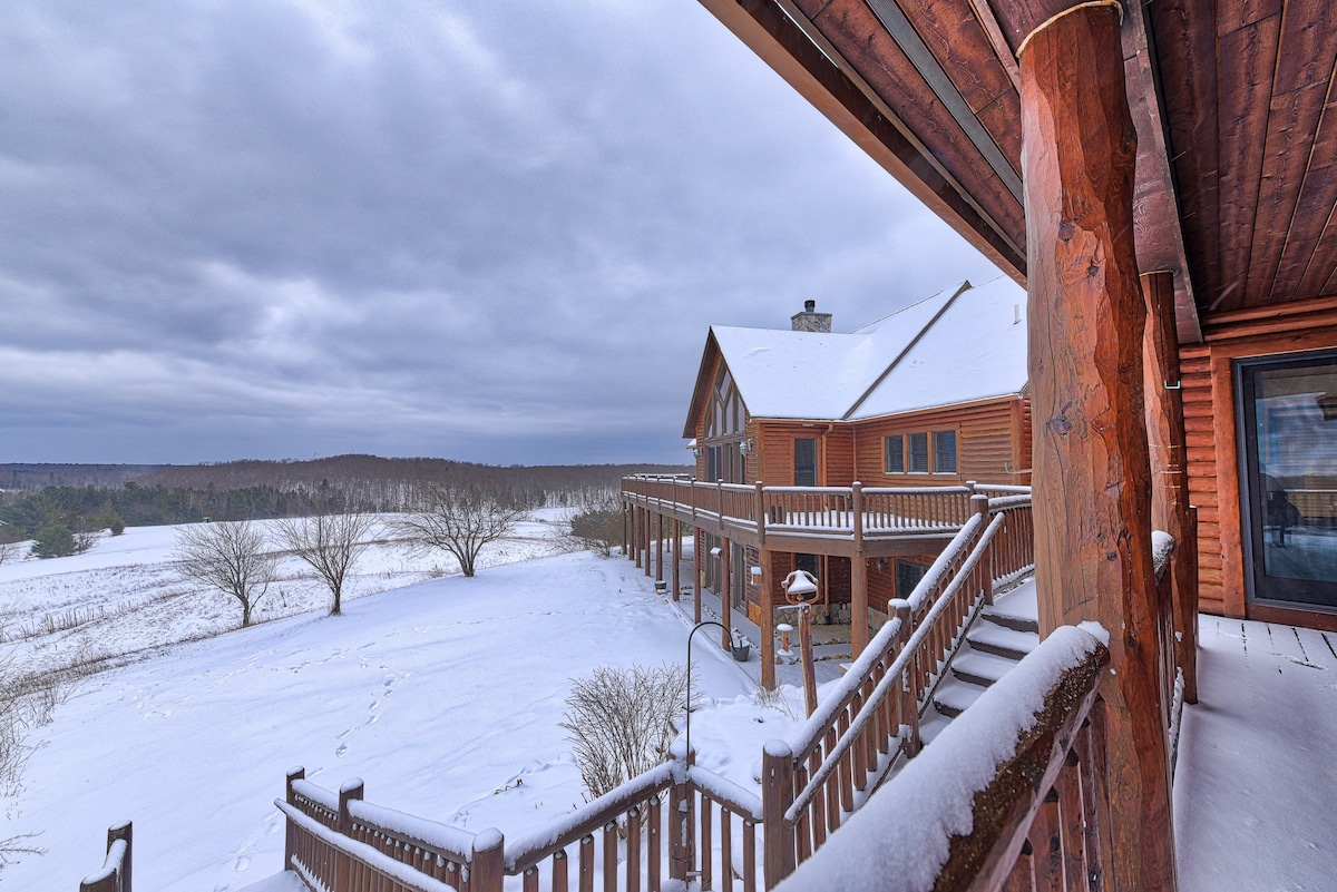 Cozy Cabin; 6 Bedrooms, 330 acres, Hot Tub w/Views