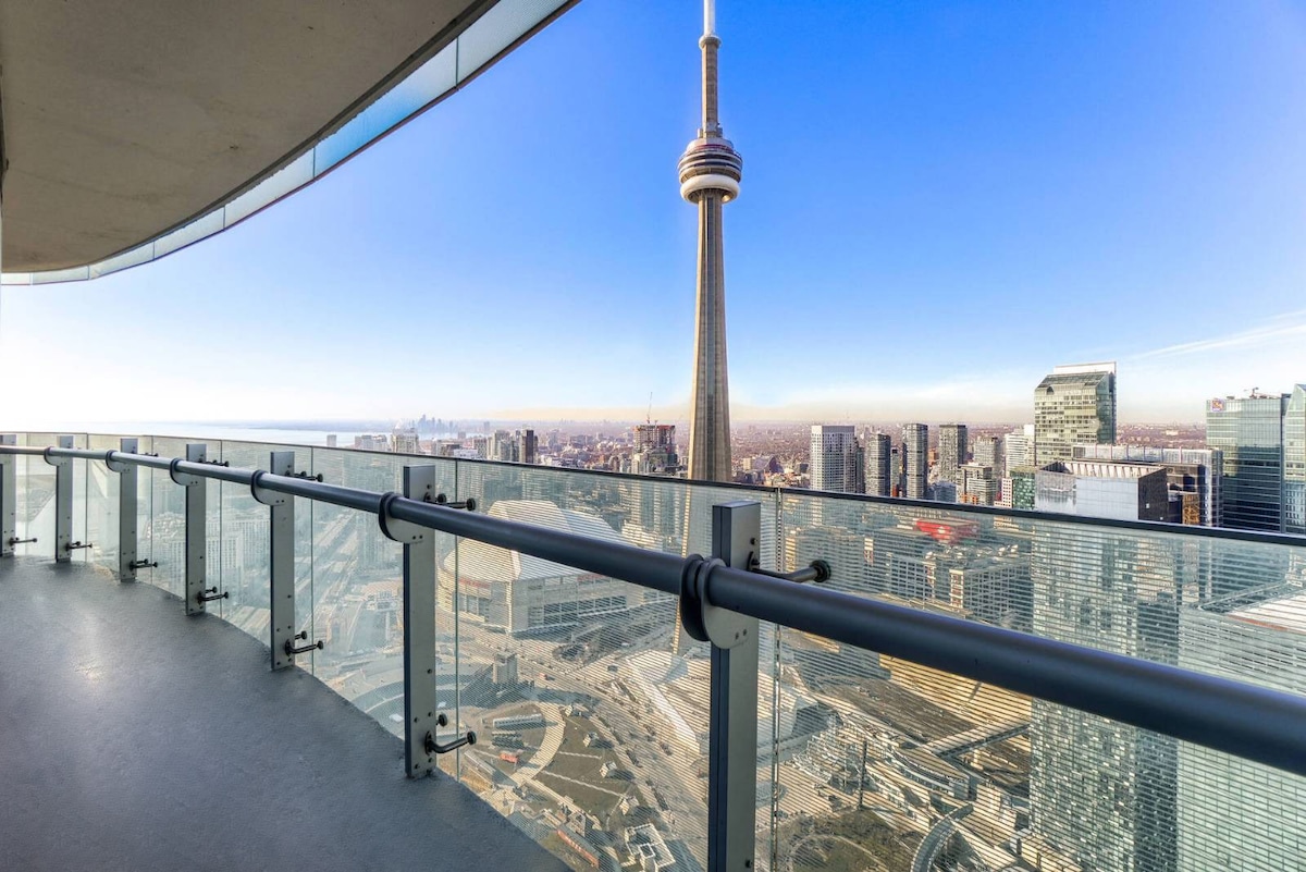 2BR Condo + Free Parking - CN Tower, Ent District