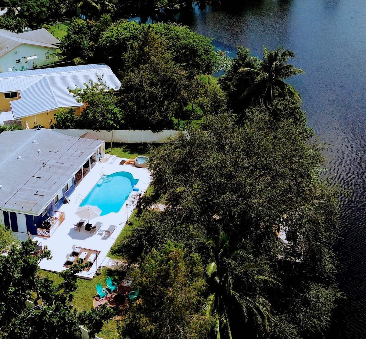 Lake house / Heated pool / Hot tub / near beach