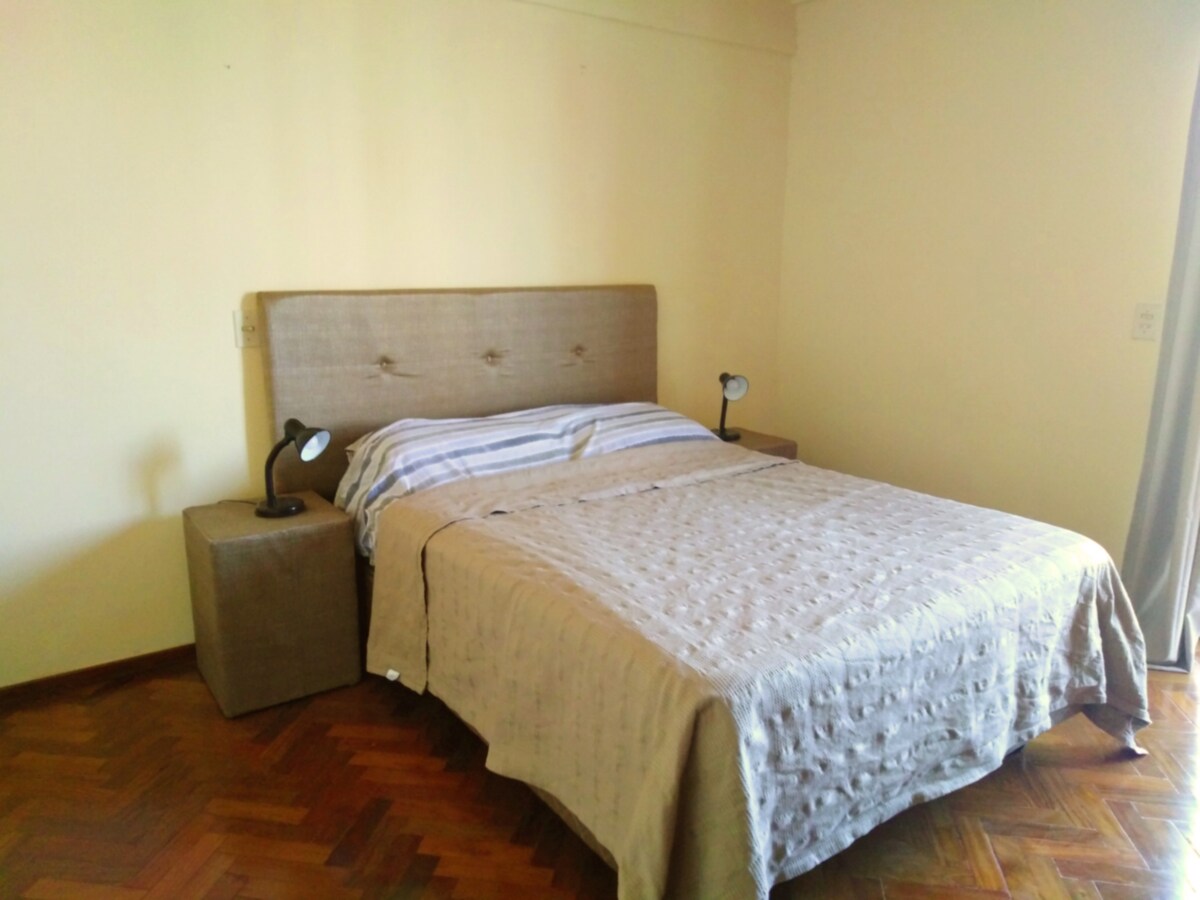 Spacious 2 bedroom apartment. Plaza Uruguaya area