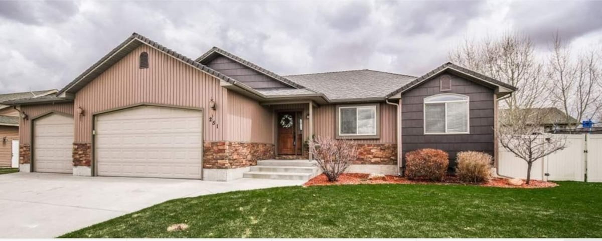 4 bedroom home close to Yellowstone &Jackson Hole.