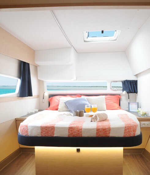 LUXE Crewed Catamaran ，克罗地亚帆船Mangofloat