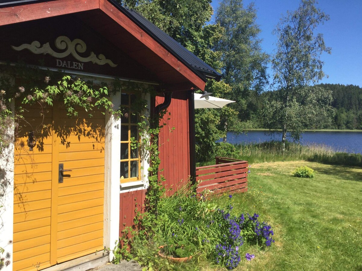 Torp i Dalsland med egen sjö och brygga