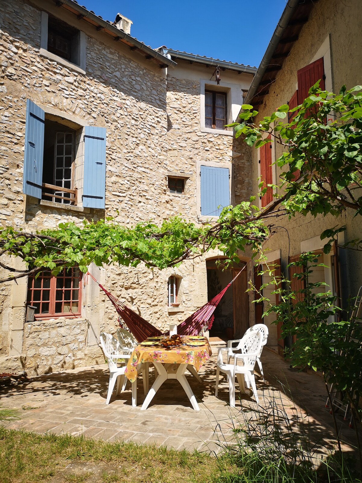 Maison provençale, jardin clos, calme et Lubéron 9