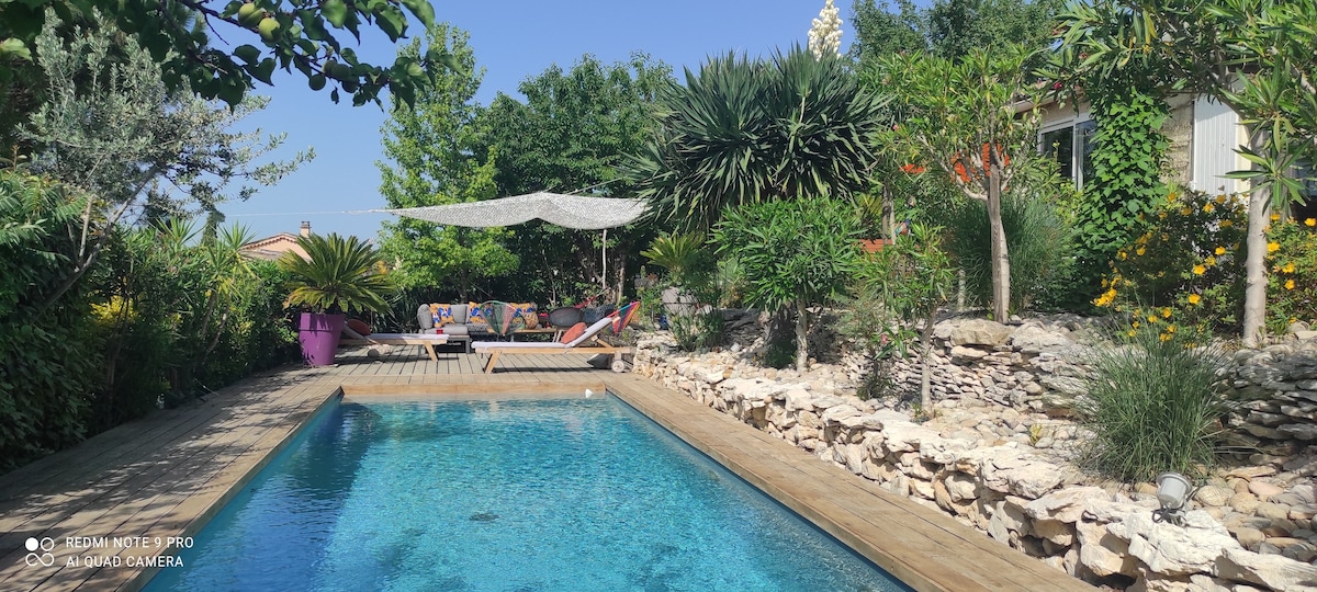 位于南部Ardèche的漂亮房源，带恒温游泳池