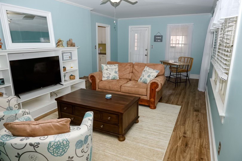 Coastal Cottage in the City - 2 bedroom home