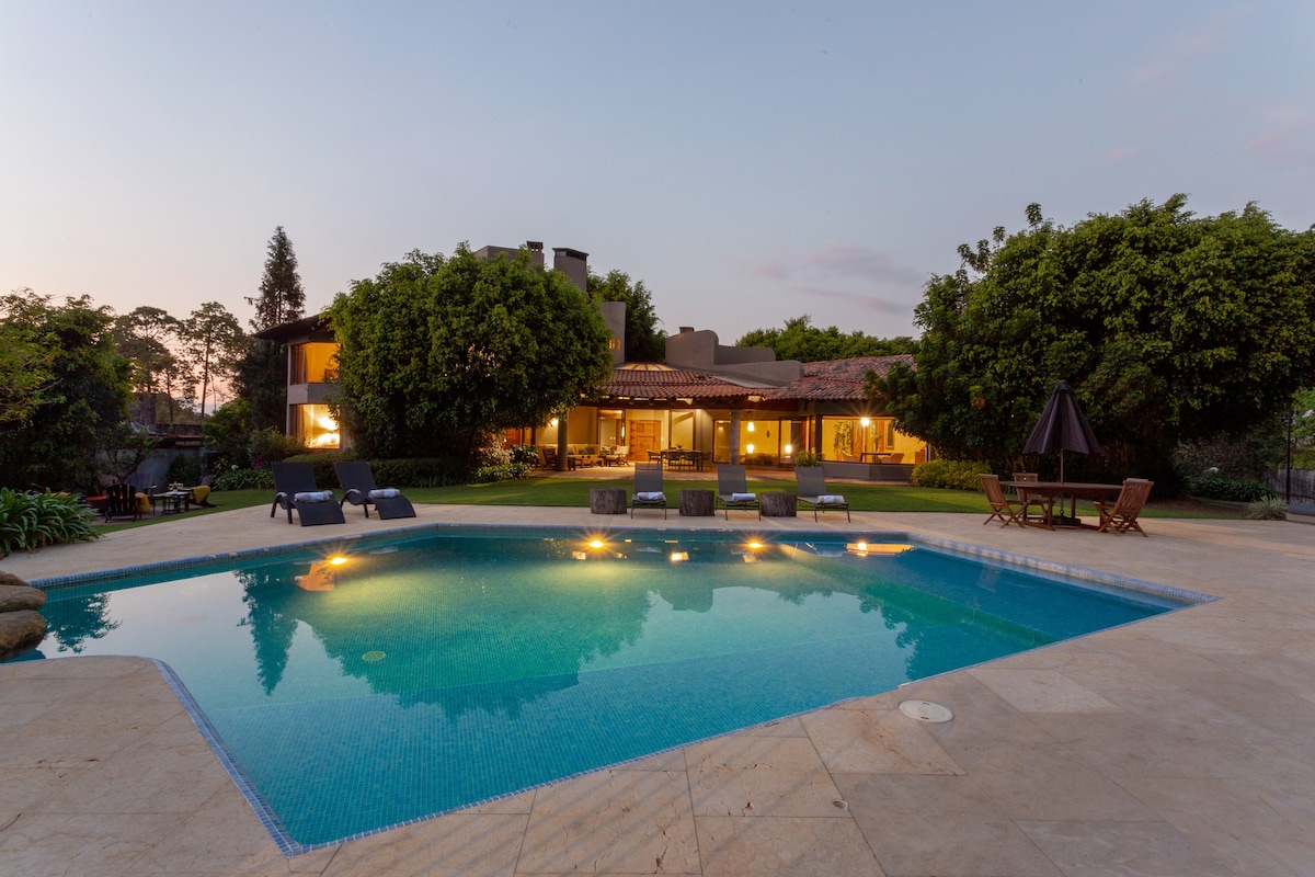 Casa Ficus ，带泳池和网球场的服务式豪华别墅