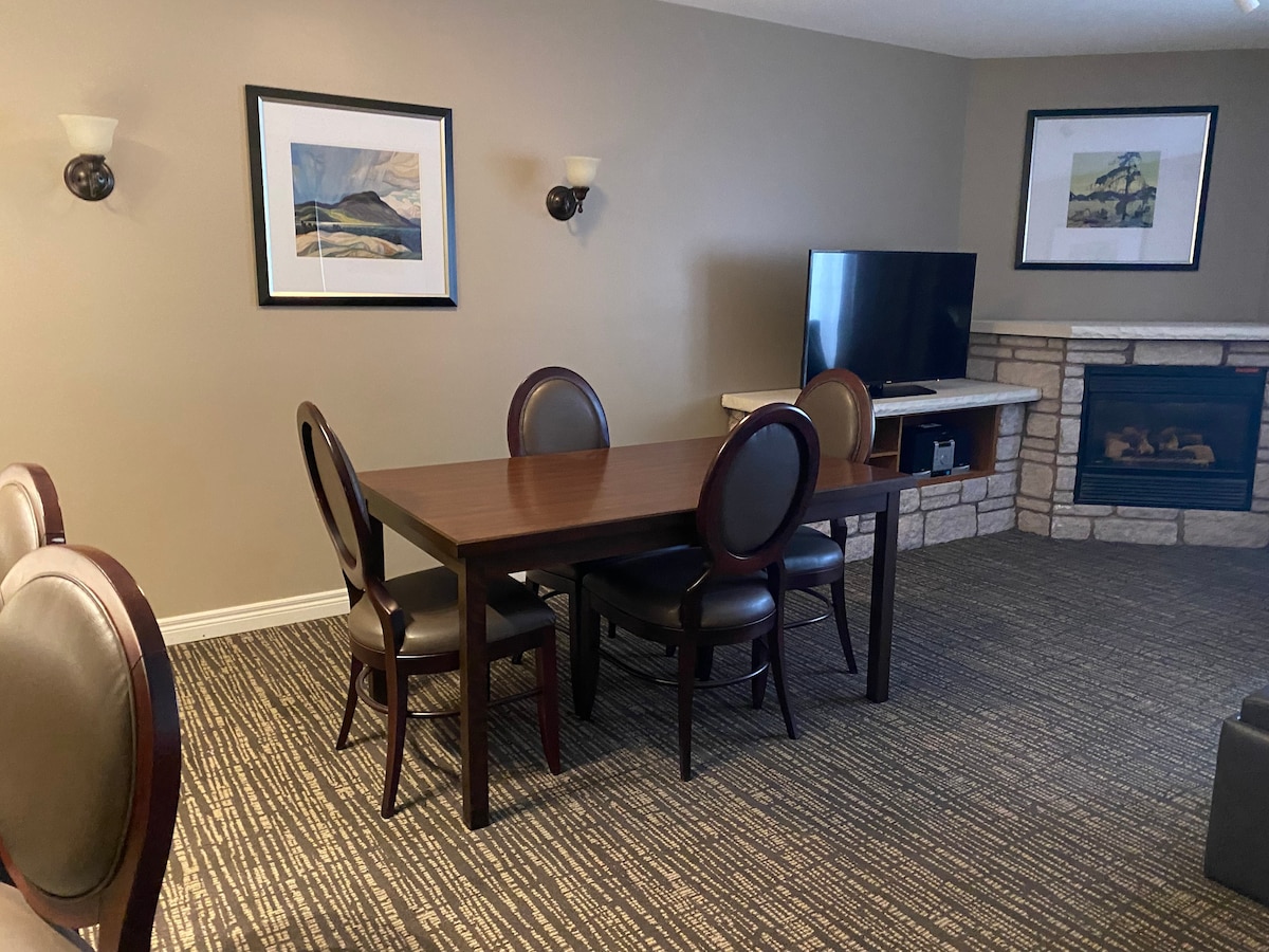 Beautiful one-bedroom suite available for you!