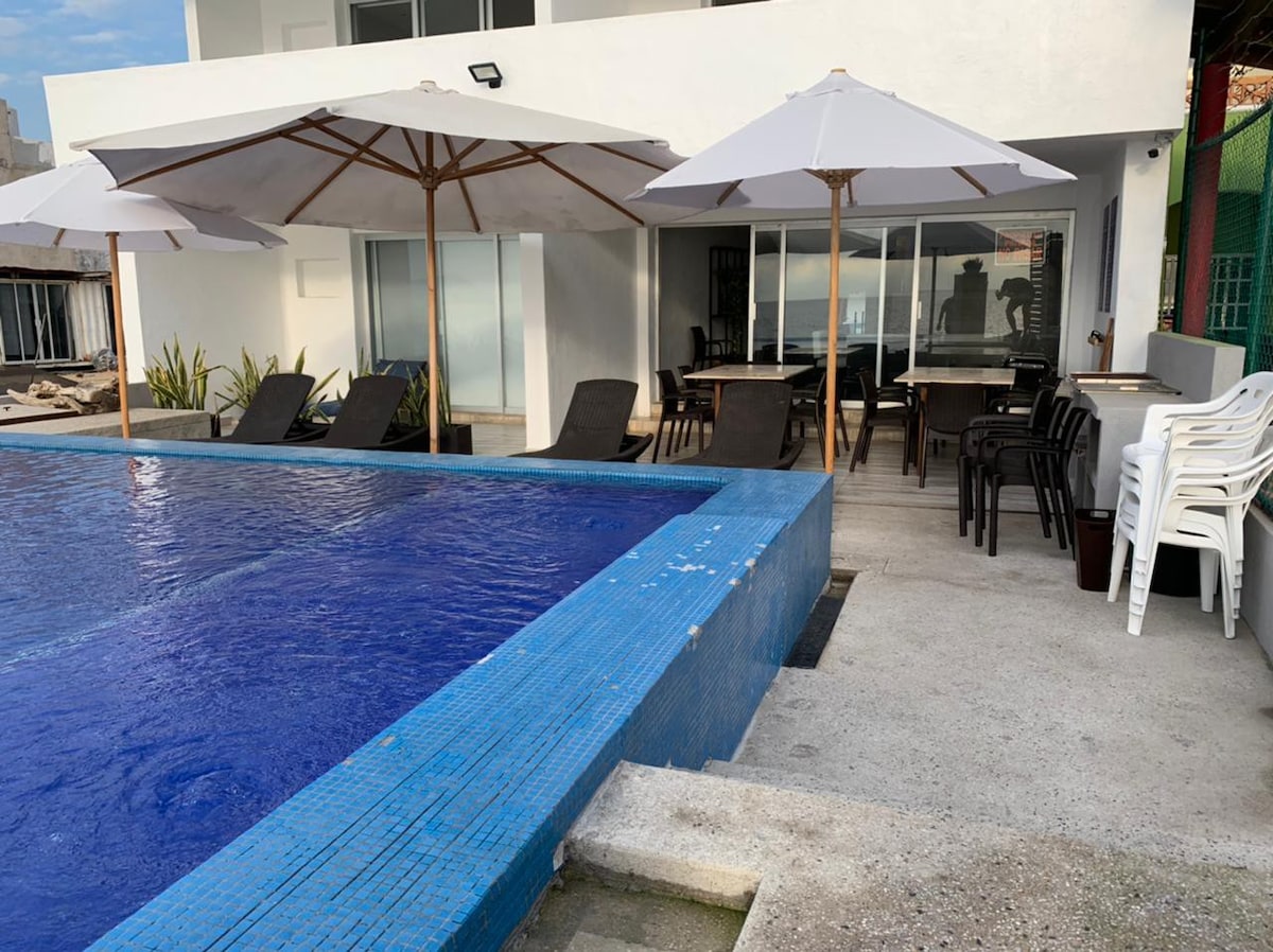 带泳池的漂亮餐厅Riviera manzanillo