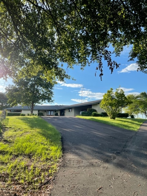 Remodeled Mid-Century Farm House Close to Oxford