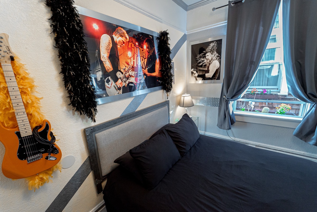 Metallica Themed Room with Shared Restroom