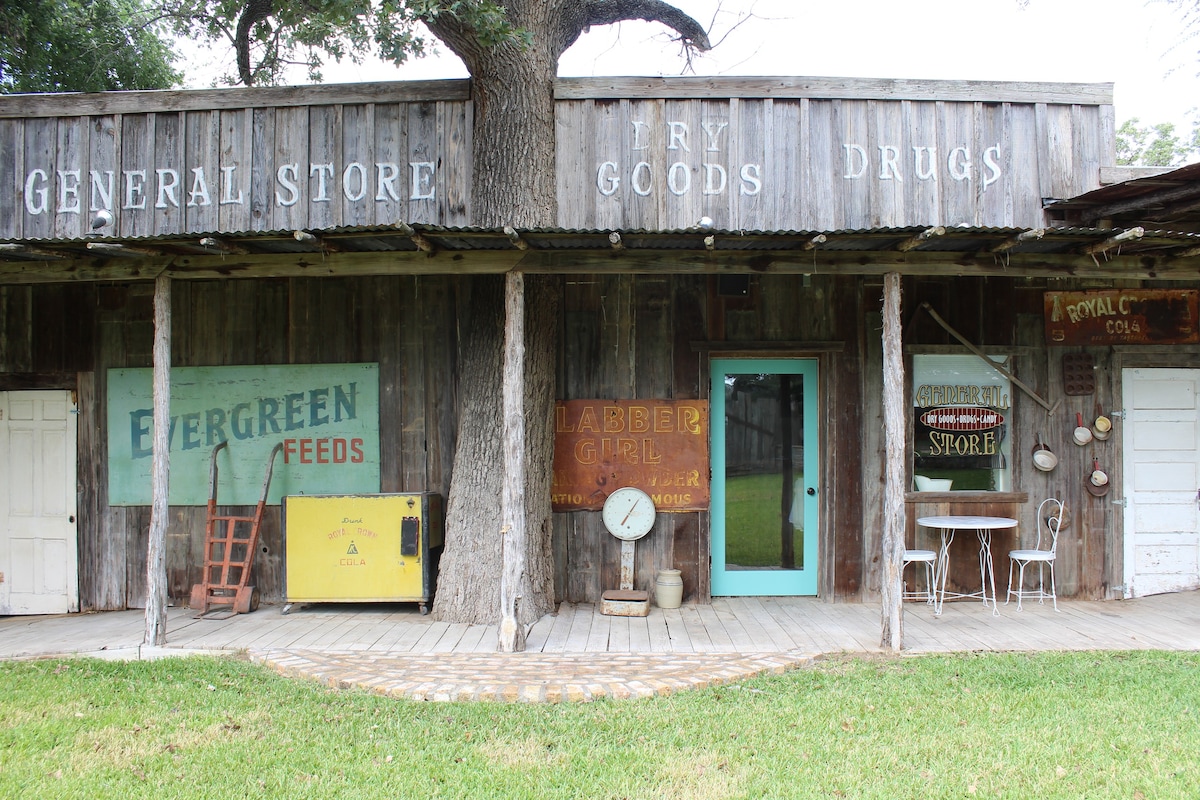 The General Store-@Rooms at The Oak Dale
