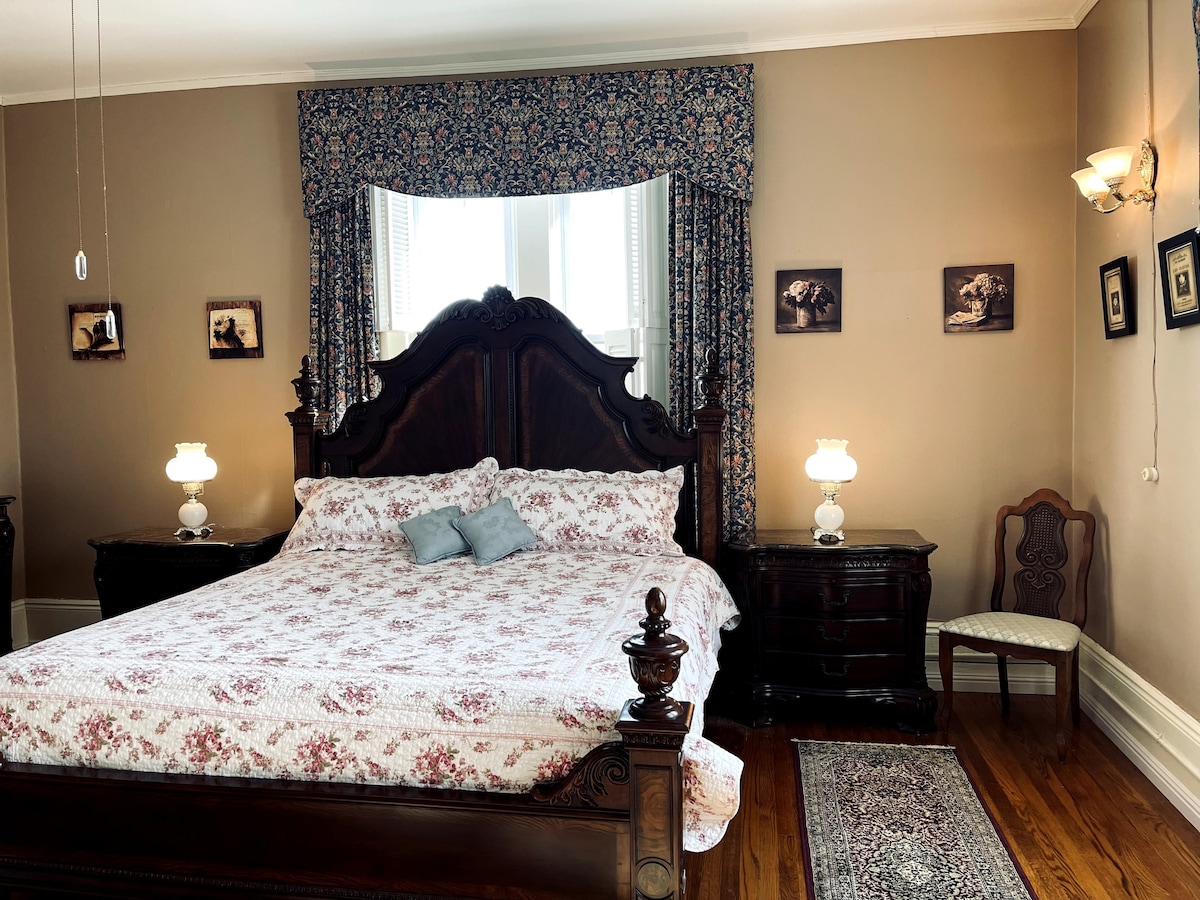 The Sarah Lindsey Room in Historic 1868 B&B
