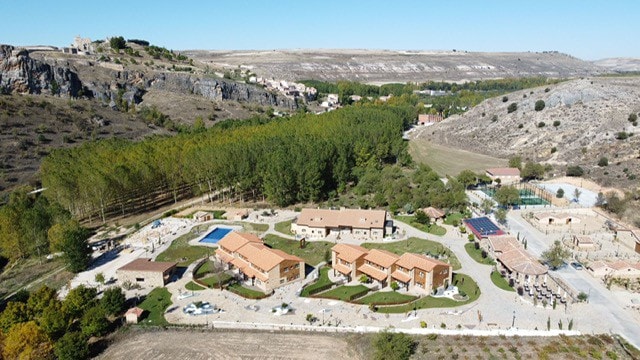 Villa Ciprés Passive House. Granja y parques