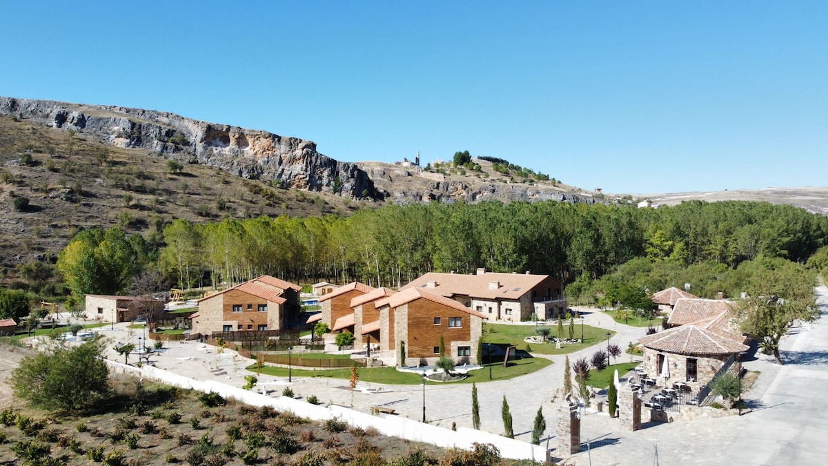 Villa Ciprés Passive House. Granja y parques