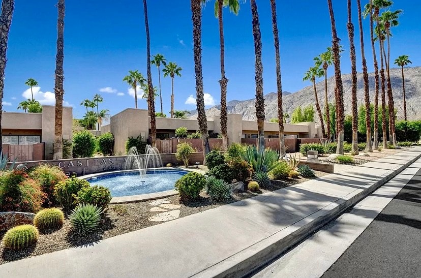 Beautiful condo in the heart of Palm Springs