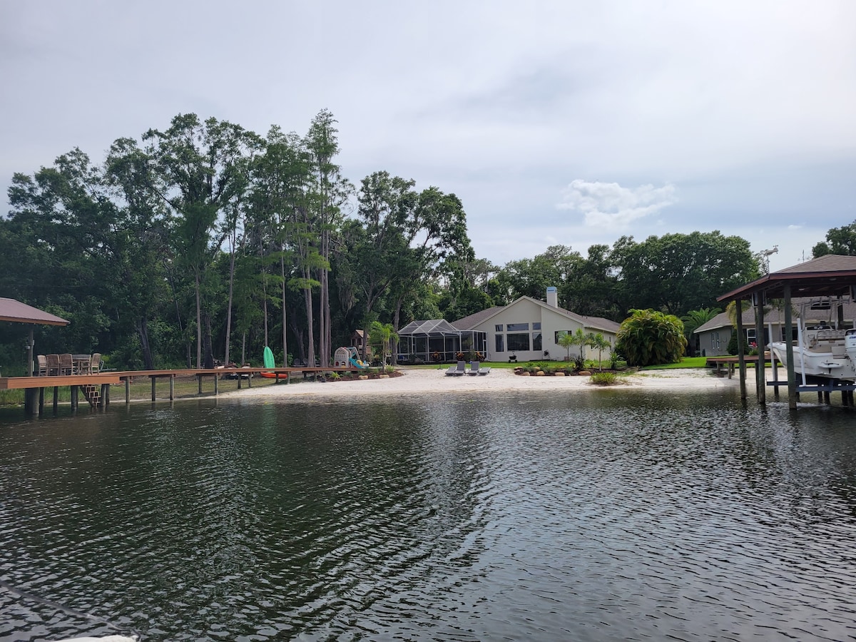 Lakefront beach house 
Ultimate family vacation
