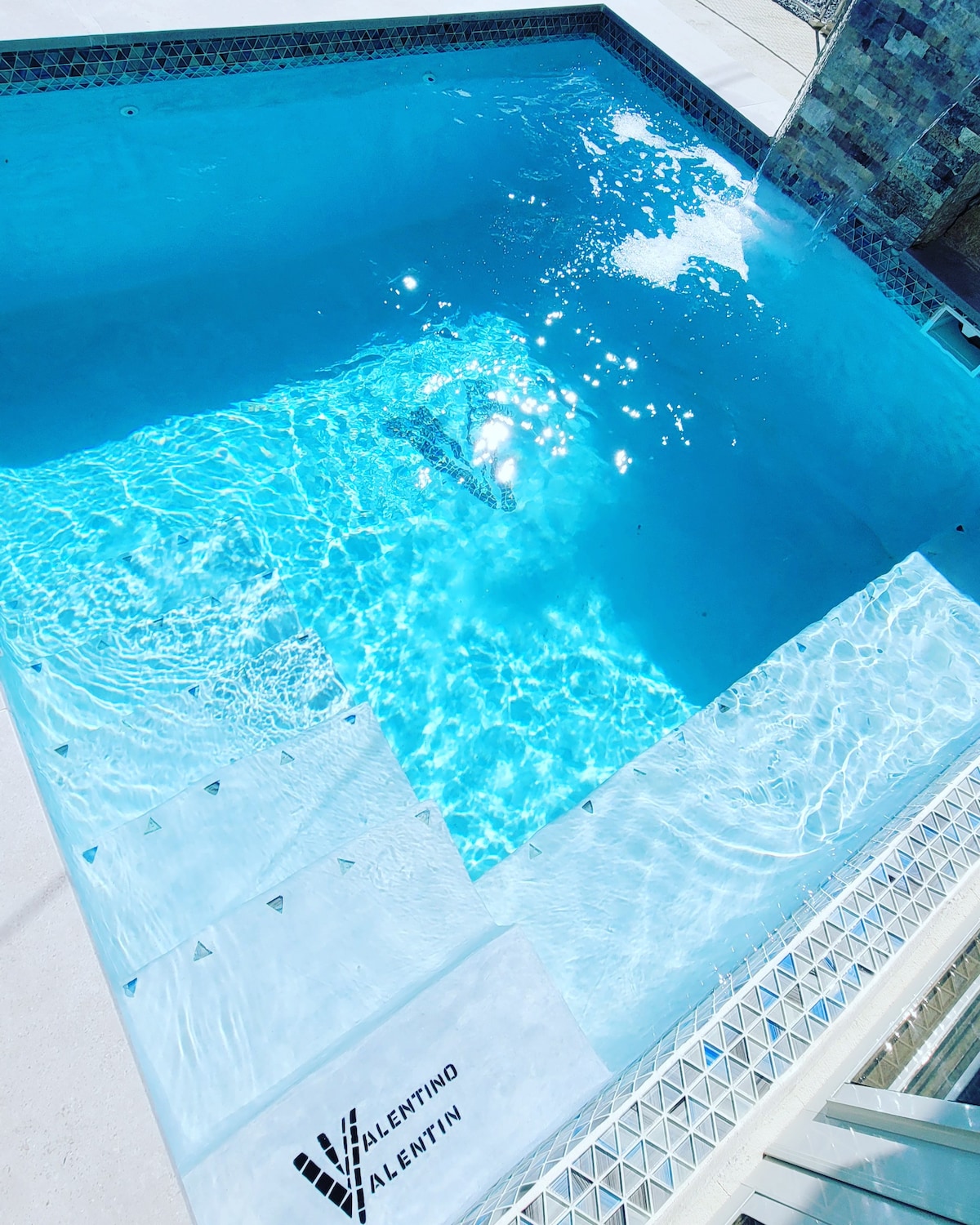 ValentinoValentin Luxury Apt (Private Heated Pool)