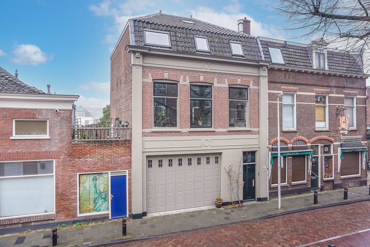 Modern ingerichte stadswoning op mooie plek