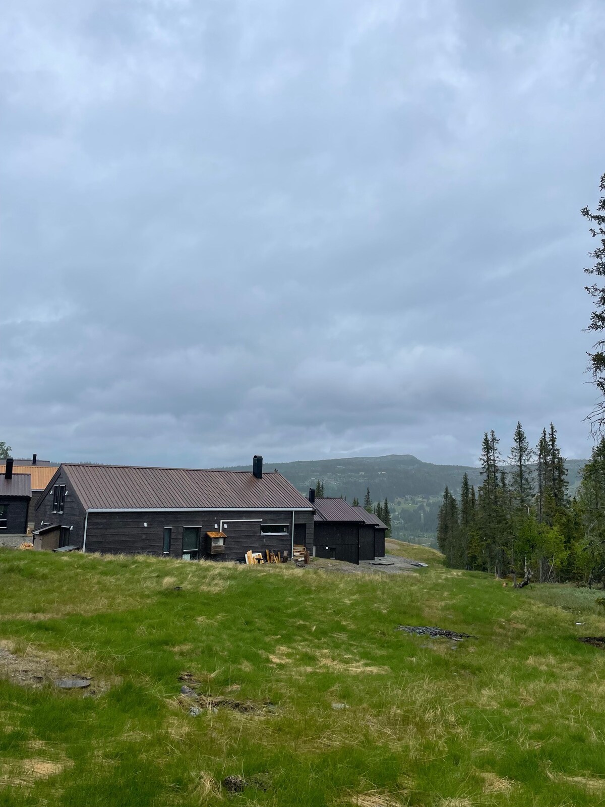 Ny hytte midt i bakken på Kvitfjell