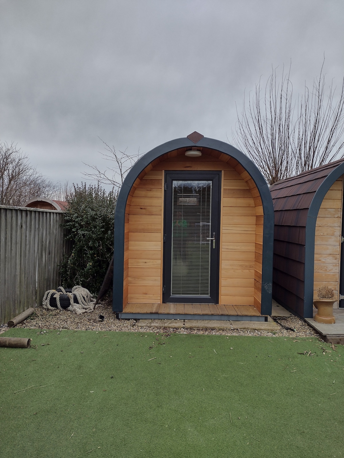 Pod No:1, sleeps 1, Shared Hot tub and Bathroom