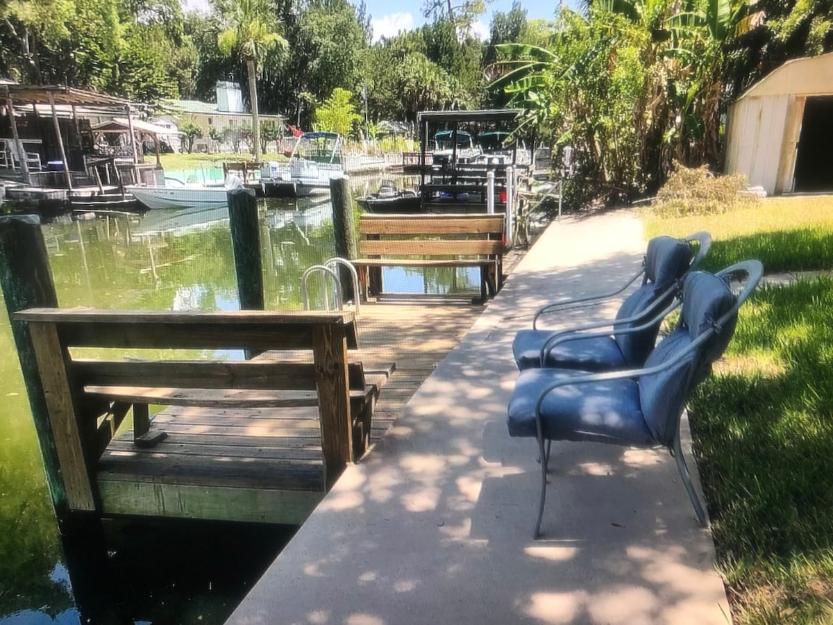 Mermaid Manor Palms, Dock, ramp, kayaks ScallopS!