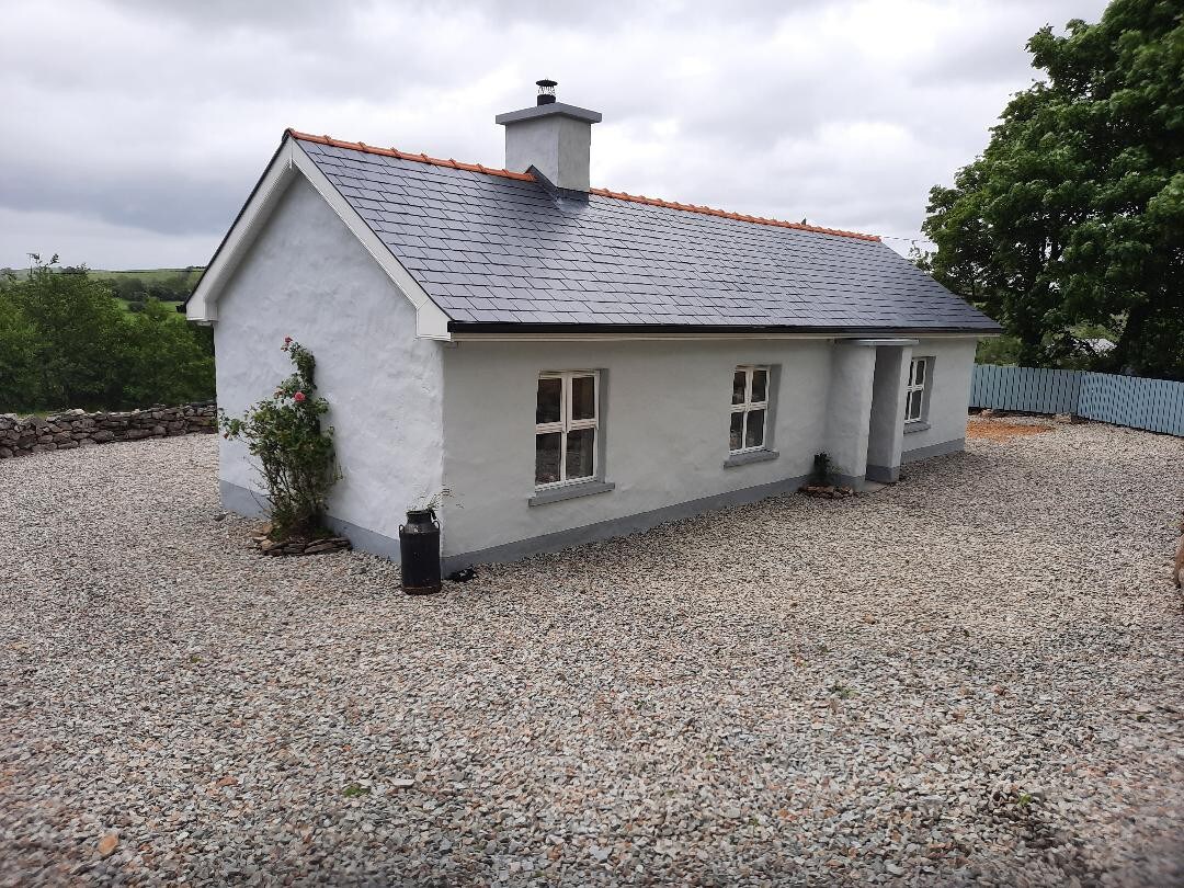 Cheerful 2 Bedroom Cottage with Hot Tub