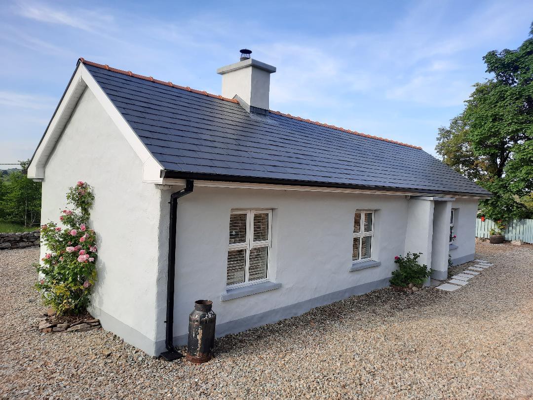 Cheerful 2 Bedroom Cottage with Hot Tub