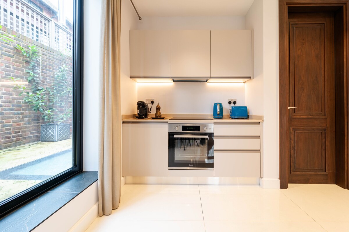 Luxury brand new apartment located Highgate