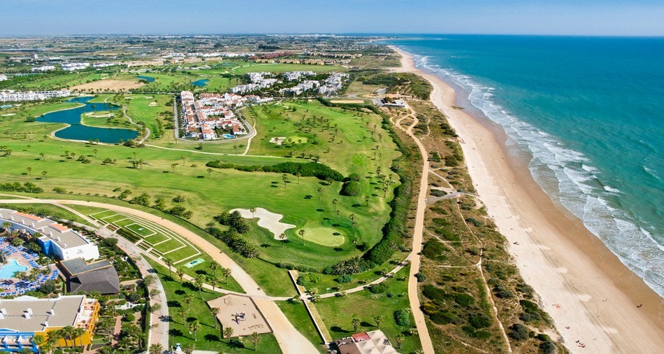 SPACIOUS APARTMENT IN COSTA BALLENA FROM THE BEACH