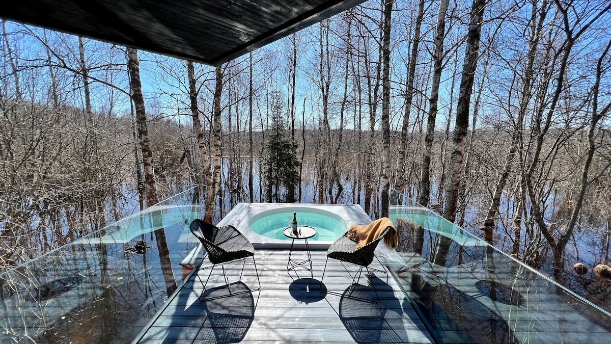 Cabin in the woods with jacuzzi & service